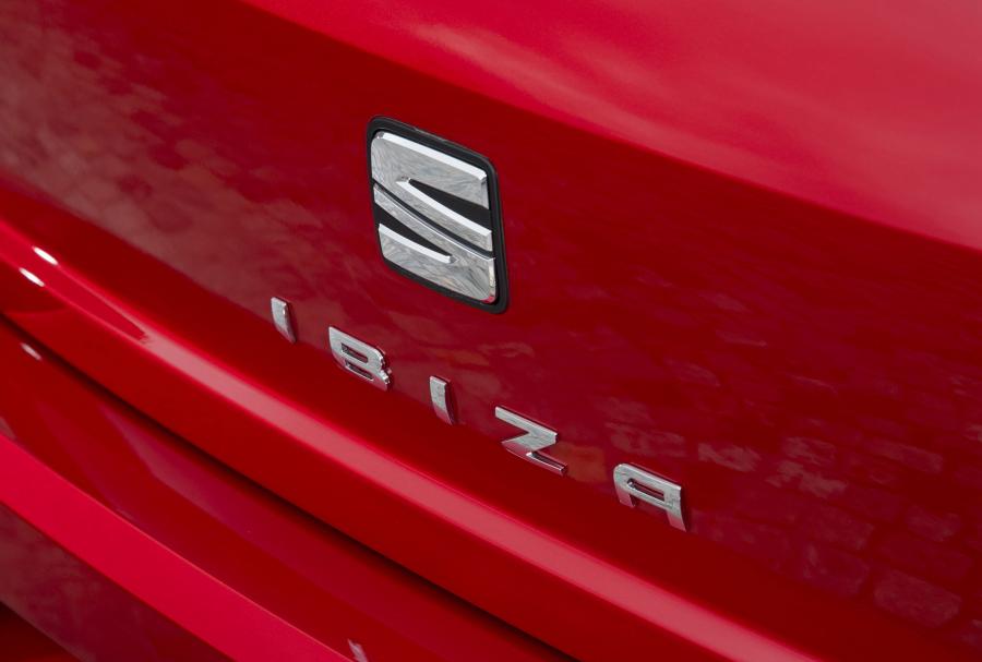 Логотип Seat Ibiza FR 2017 года  (UK) (фото 31 из 40)